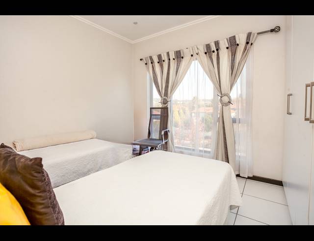 2 BEDROOM APARTMENT FOR SALE IN LONEHILL